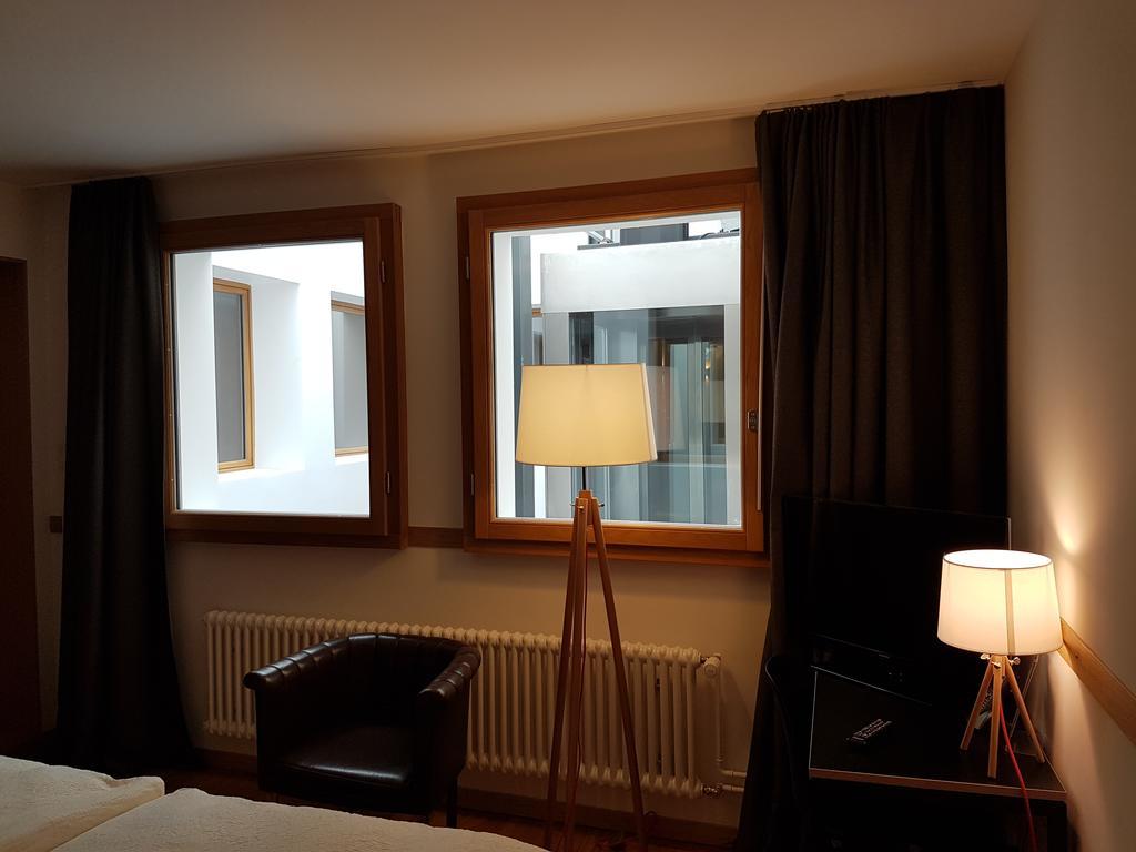 East-west Riverside Hotel 3*