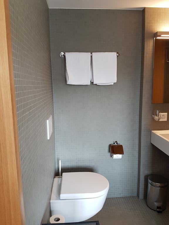 East-west Riverside 3*
