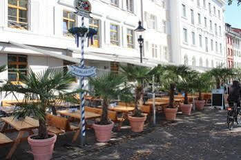 East-west Riverside 3* Basel