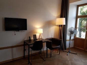 East-west Riverside 3* Basel