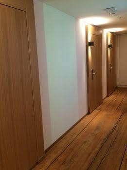 Hotel East-west Riverside 3*