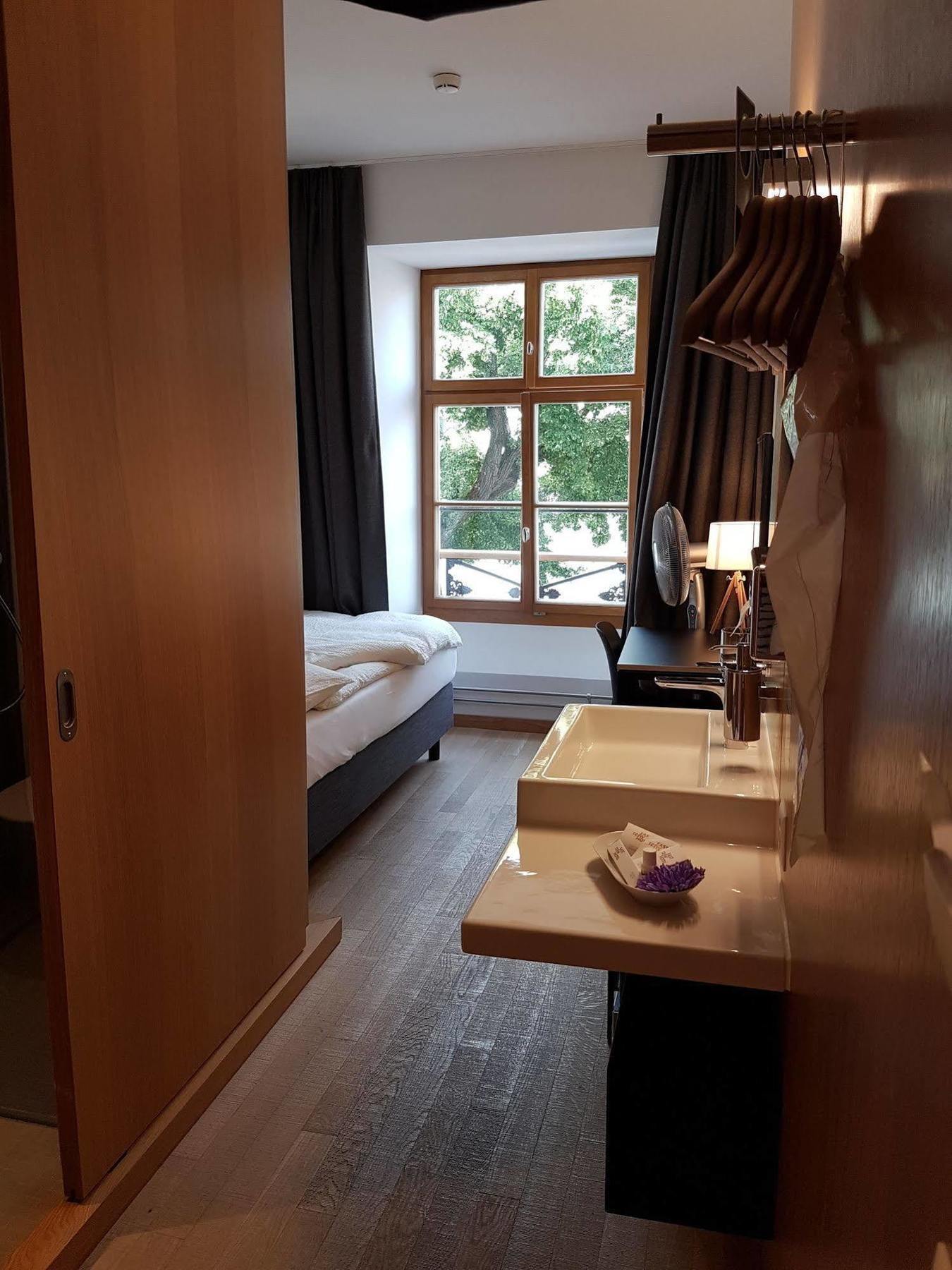 Hotel East-west Riverside Basel