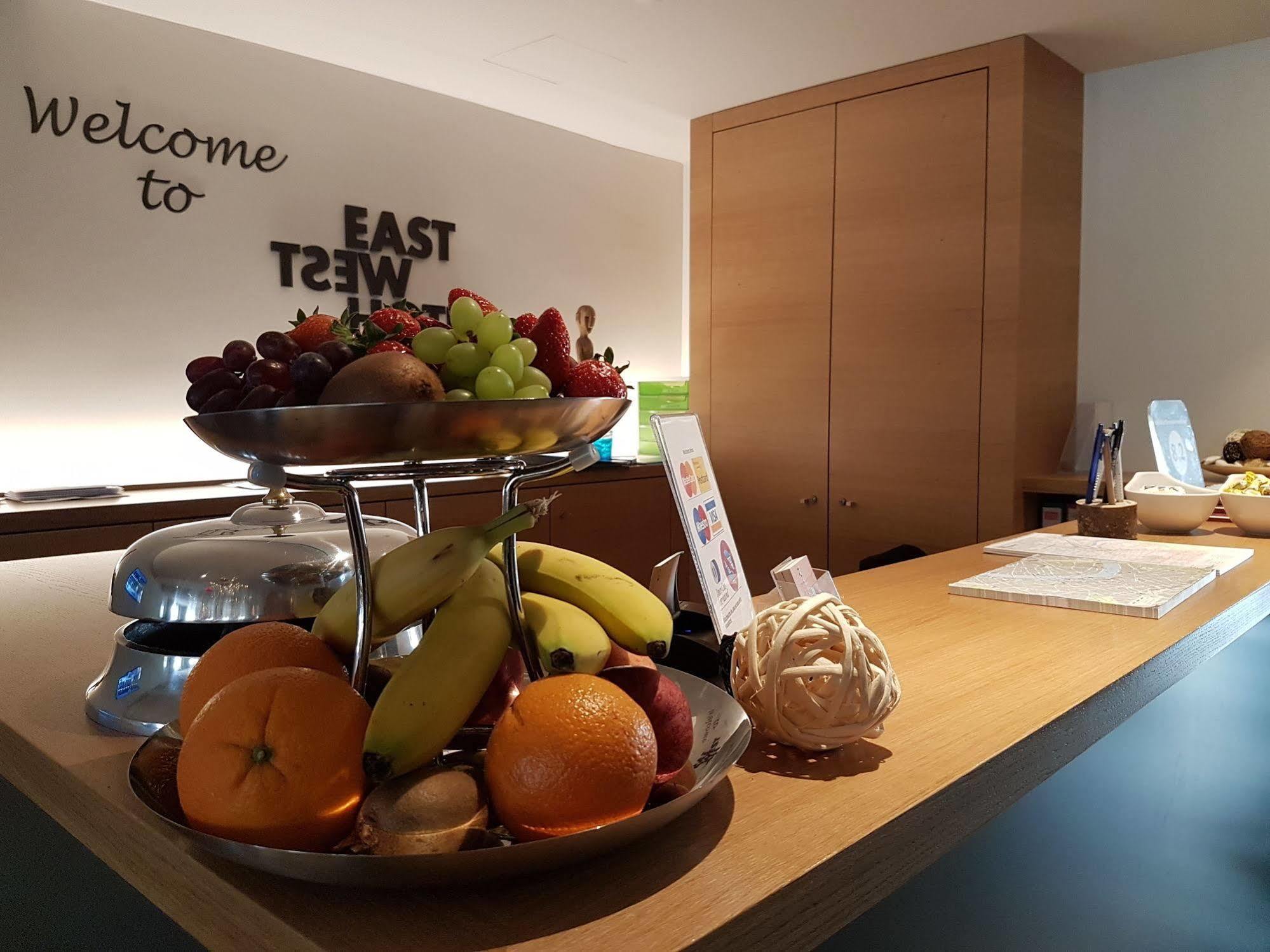 Hotel East-west Riverside