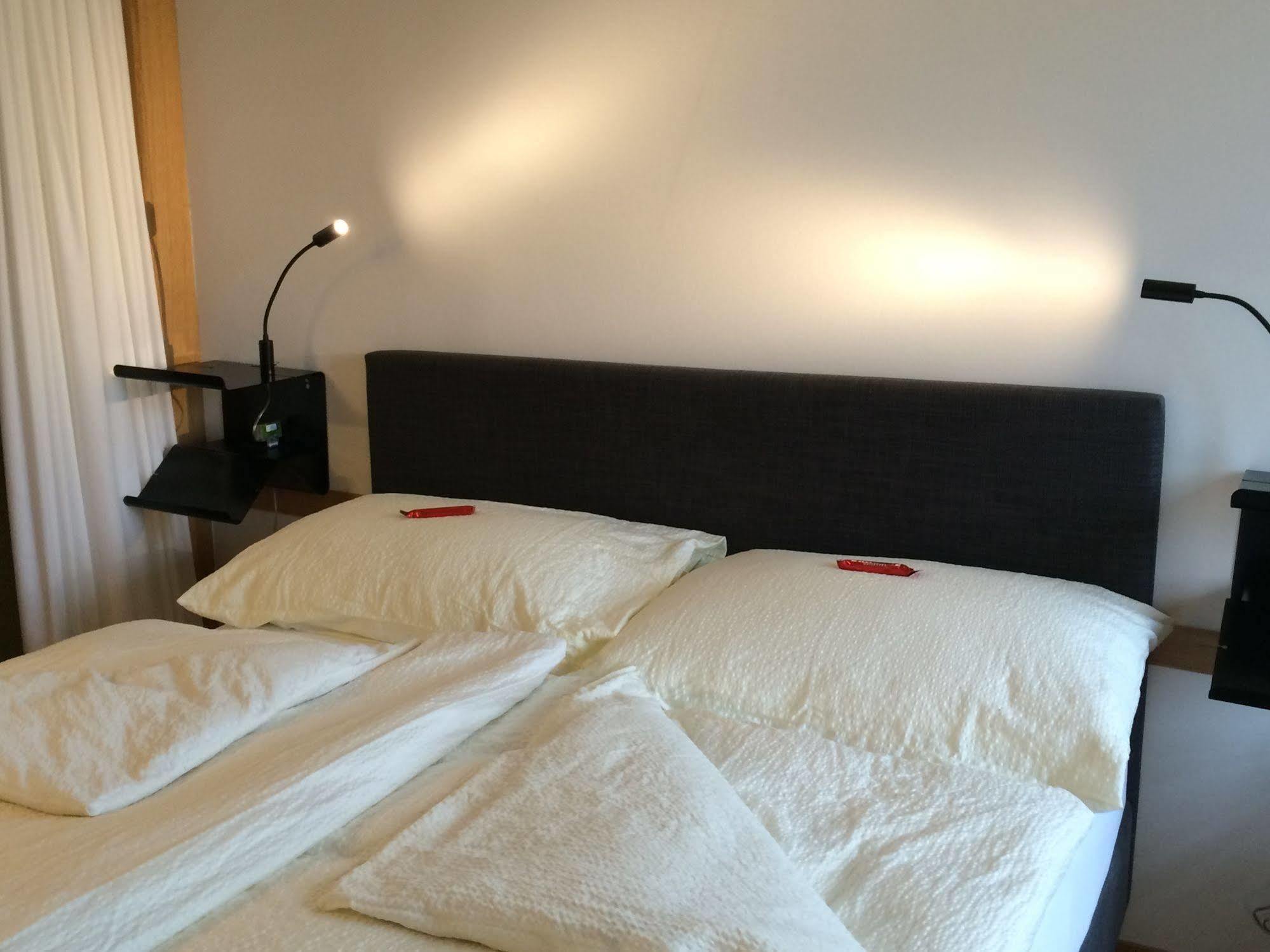 Hotel East-west Riverside 3*
