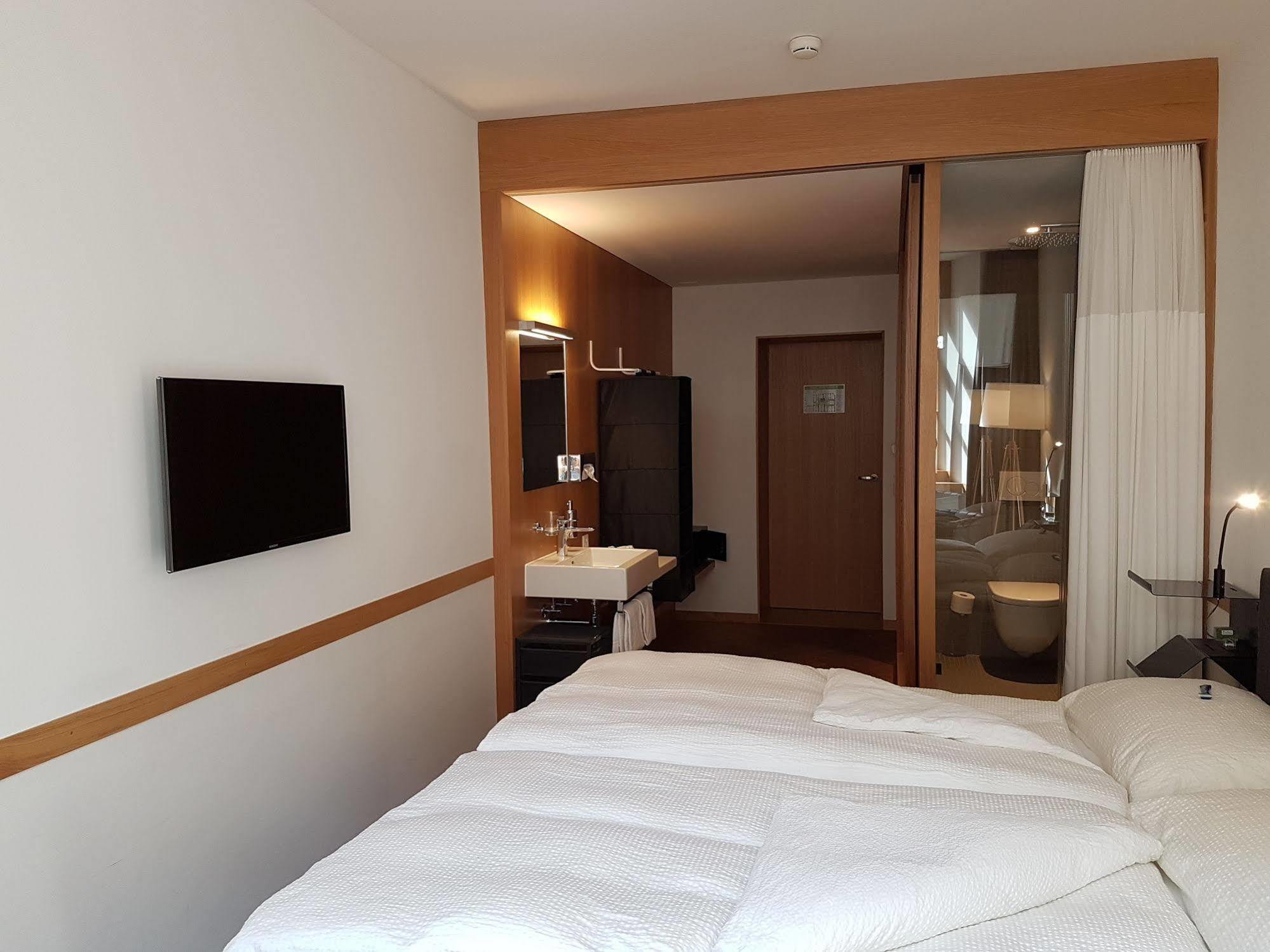 Hotel East-west Riverside Basel