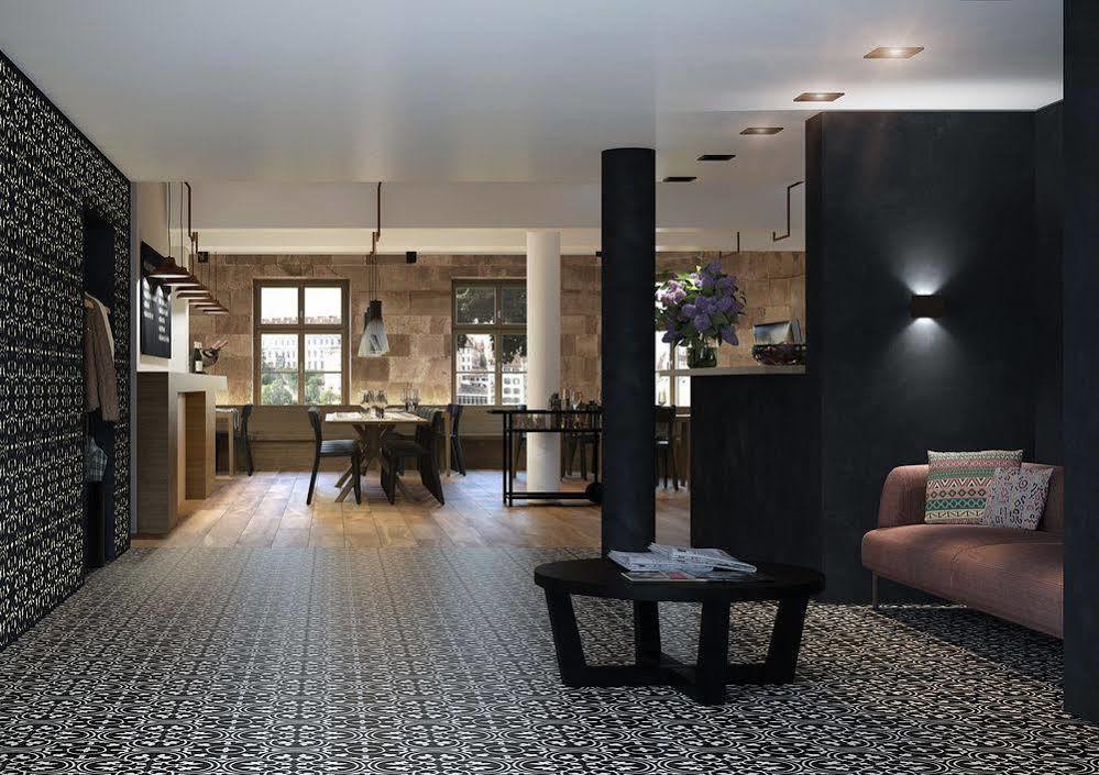 East-west Riverside 3*